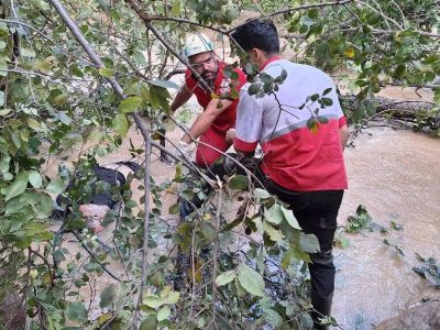 سقوط کامیون به داخل رودخانه در جاده چالوس موجب مرگ راننده شد