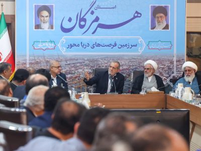 انتقاد رئیس‌جمهور از تمرکزگرایی/ مسیر توسعه را باید به سمت خلیج فارس هدایت کنیم