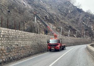 مهار سنگهای مرگبار با تور جادویی در جاده کندوان