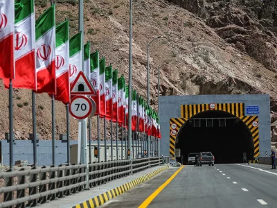 ساخت تونل‌های کندوان در سه شیفت کاری